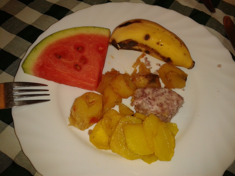 Frühstück (Bratkartoffeln, Yamwurzel, Kochbanane...)
