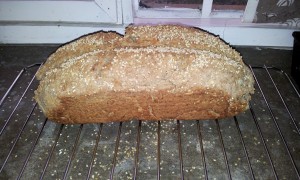 Brot mit Sesam und Sonnenblumenkernen (aus einem Weihnachtspäcken)
