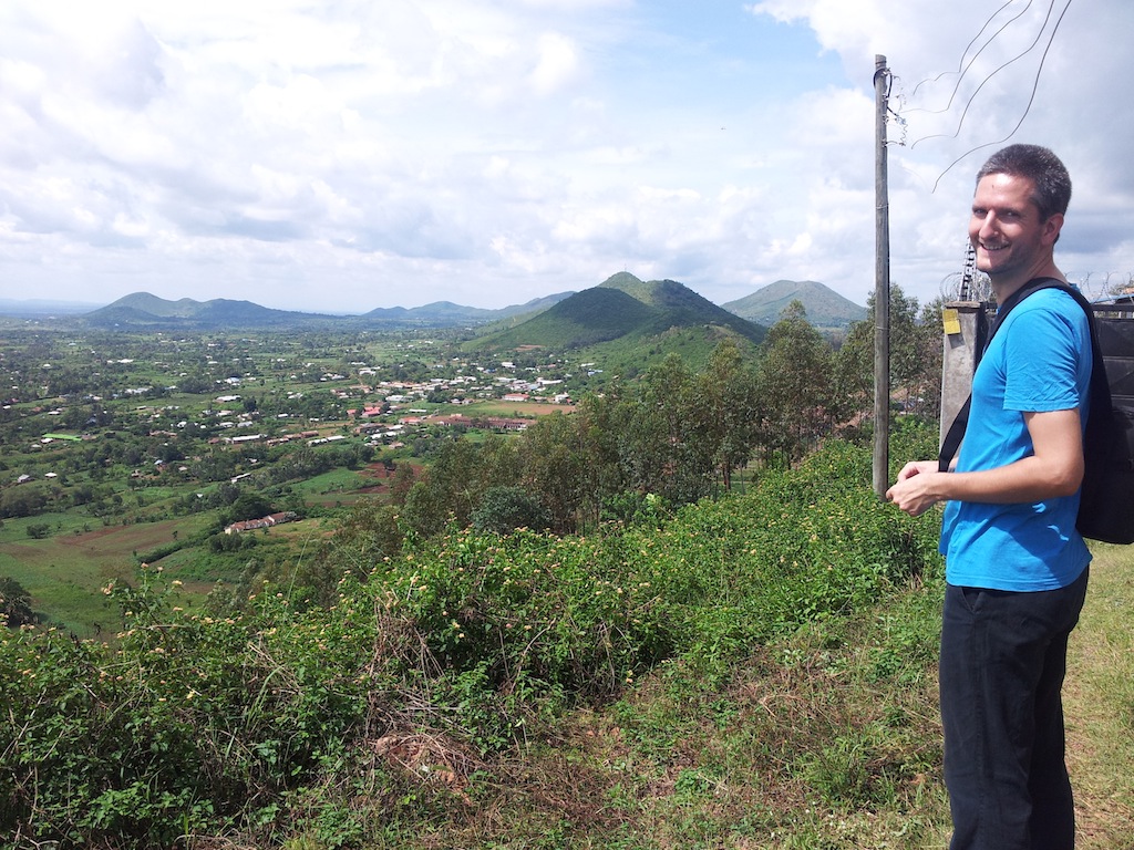 Funyula im Hintergrund